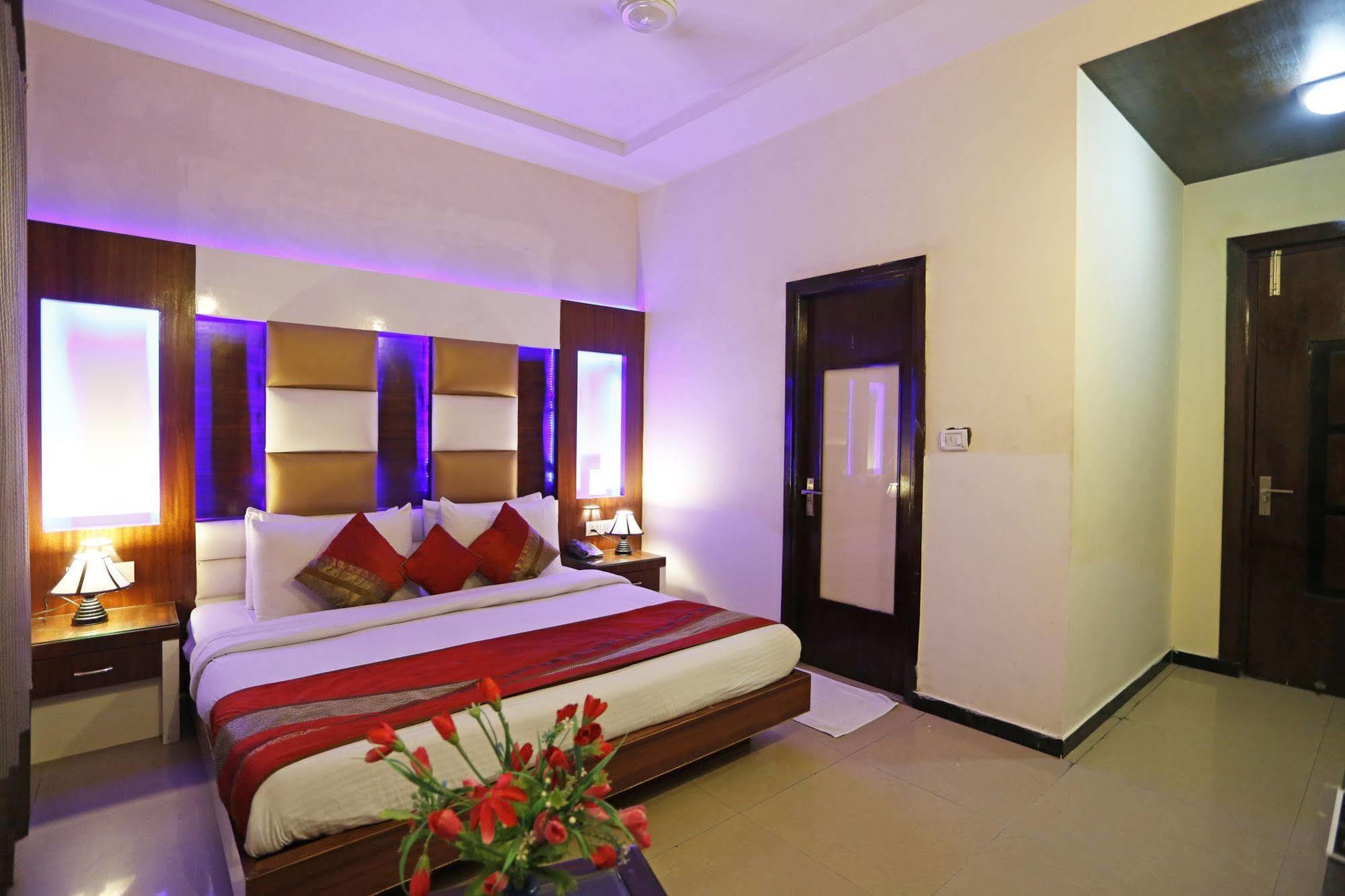 Hotel Star Plaza@New Delhi Railway Station Kültér fotó